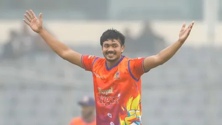 যে কারণে এলপিএল থেকে সরে দাঁড়ালেন তাসকিন