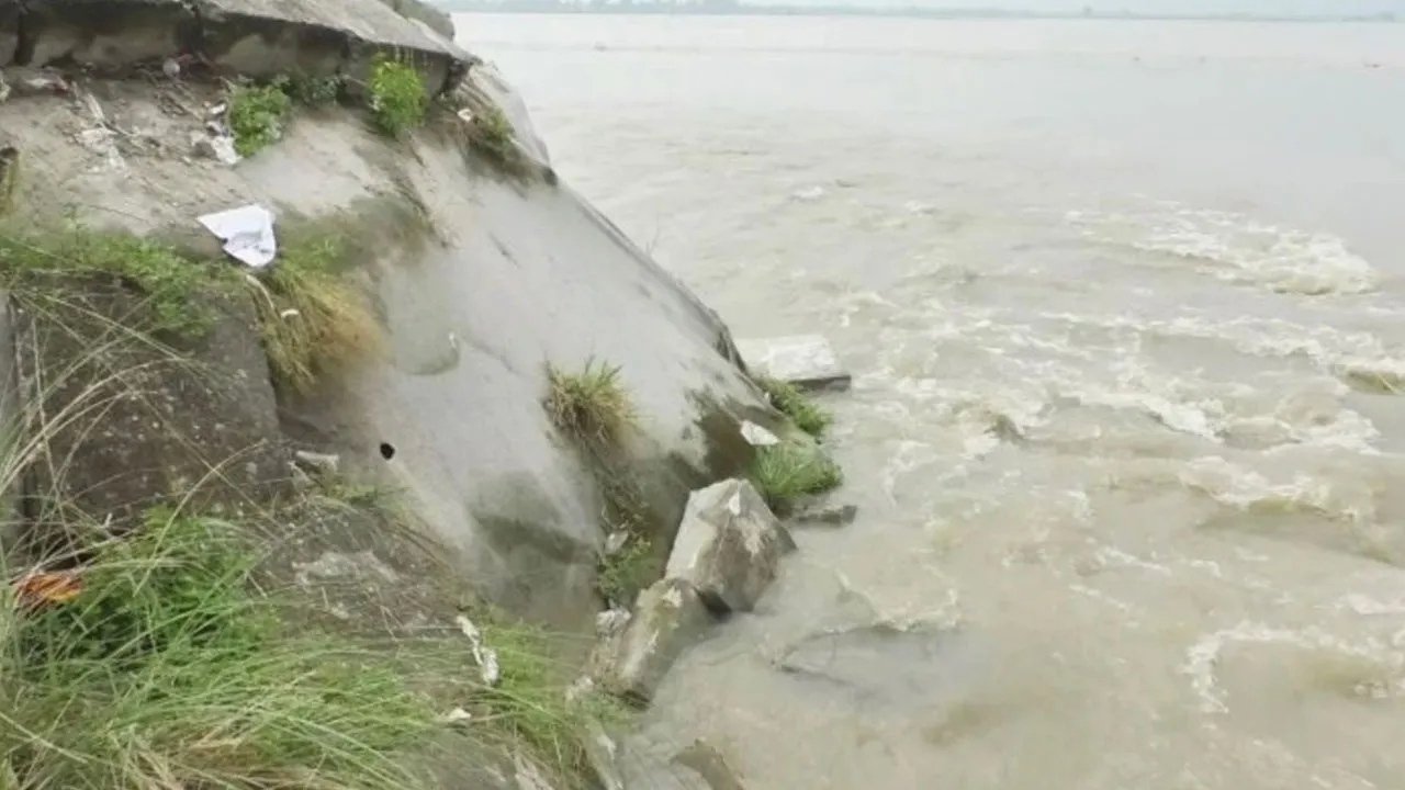 রংপুরে তিস্তা বাঁধে ধস, শঙ্কায় হাজারো পরিবার
