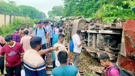 সিলেটে ‘উদয়ন এক্সপ্রেস’ লাইনচ্যুত, সারাদেশের সাথে রেল যোগাযোগ বন্ধ