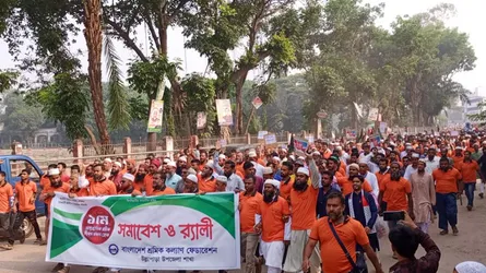 উল্লাপাড়ায় শ্রমিক দিবসে র‌্যালি ও সমাবেশ অনুষ্ঠিত