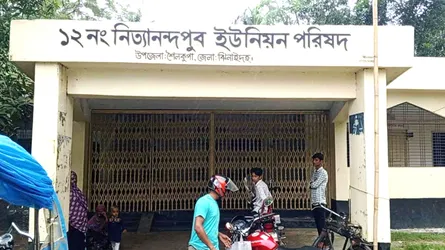 ইউনিয়ন পরিষদে তালা দিয়ে সচিবকে তুলে নেয়ার অভিযোগ, বিএনপি নেতাসহ আটক ৬