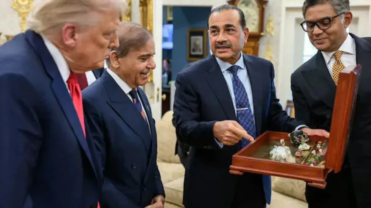 ইরান যুদ্ধবিরতি : কী লাভ ঘরে তুলবে পাকিস্তান!