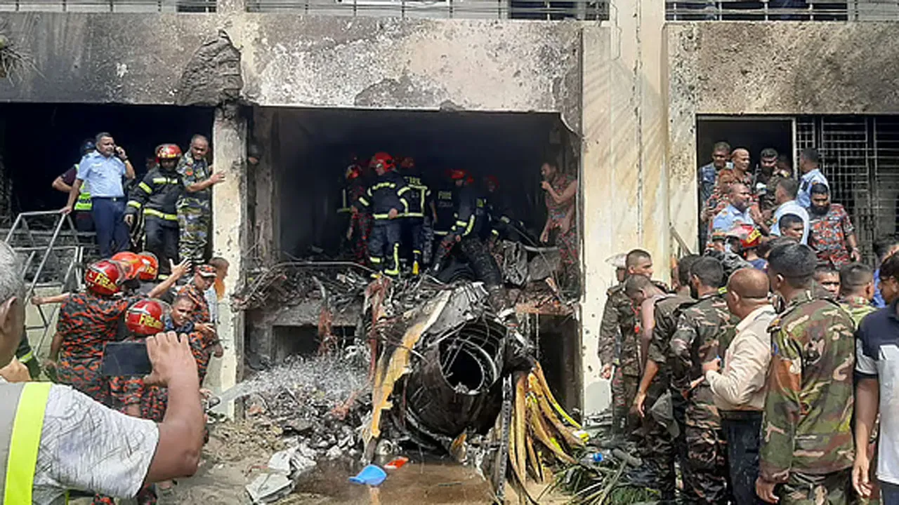 বিমান দুর্ঘটনার পর পানি বিক্রি নিয়ে অপপ্রচার শনাক্ত