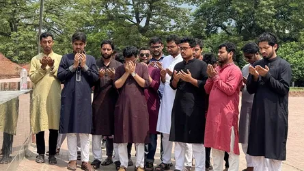 বুদ্ধিজীবী স্মৃতিসৌধে ডাকসুর শিবির সমর্থিত প্যানেলের দোয়া ও মোনাজাত