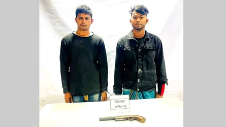 নাঙ্গলকোটে আগ্নেয়াস্ত্রসহ যুবদল ও ছাত্রদলের ২ নেতা গ্রেফতার