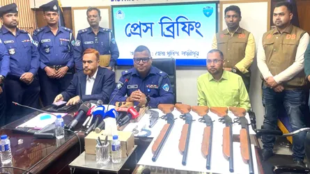 লক্ষ্মীপুরে কবরস্থান থেকে ৬ আগ্নেয়াস্ত্র উদ্ধার