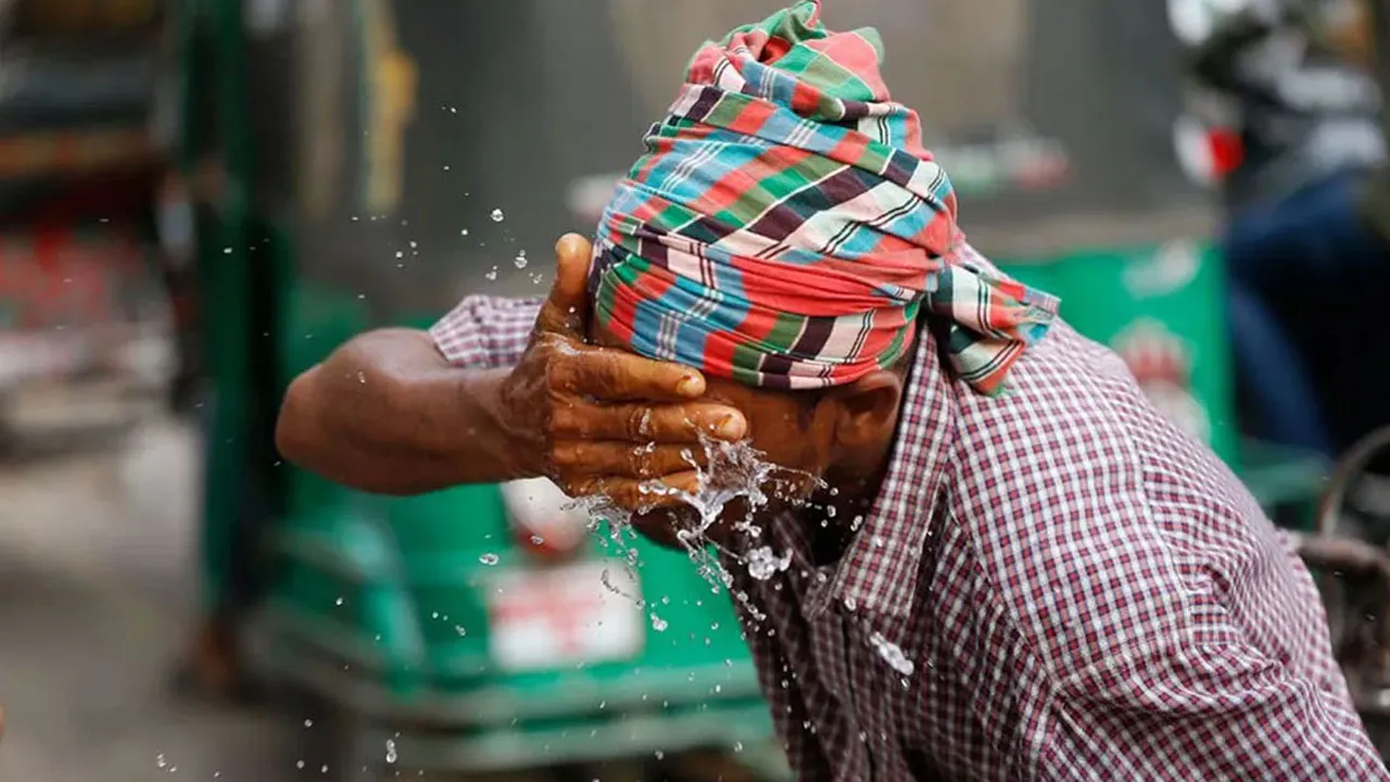 সারাদেশে গরম কমার পূর্বাভাস, বাড়বে বৃষ্টি