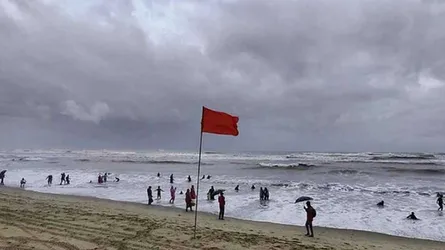সমুদ্রবন্দরে ৩ নম্বর সতর্ক সঙ্কেত