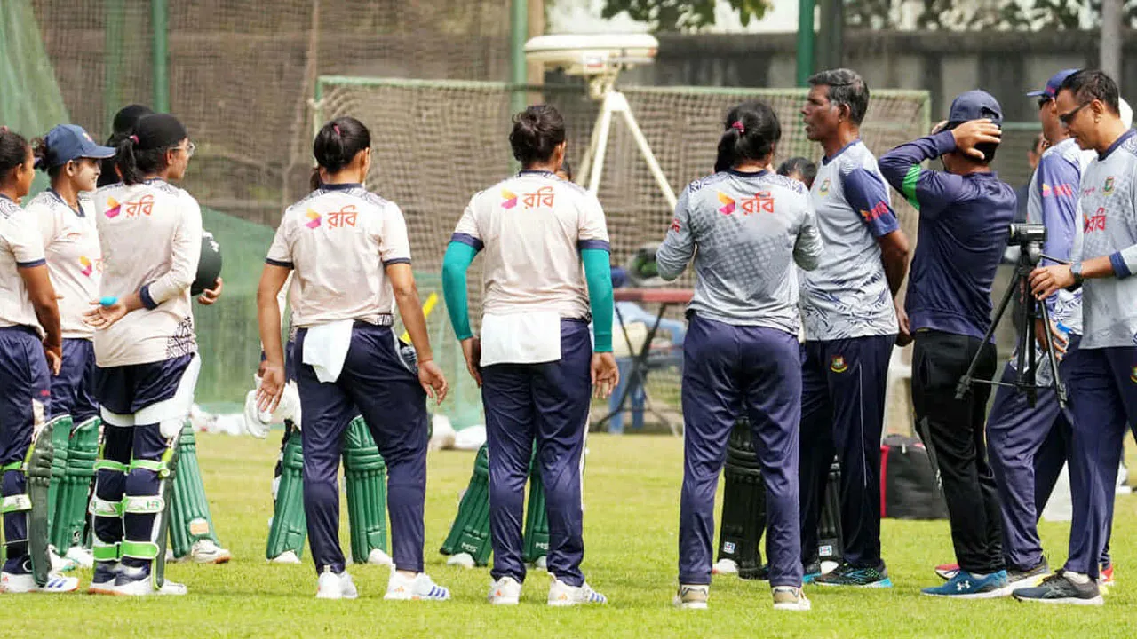 বিশ্বকাপ শুরুর আগেই দুশ্চিন্তায় বাংলাদেশ, স্ট্রোক করেছেন কোচ