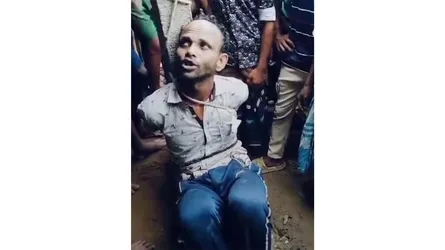 চুরির অভিযোগে যুবলীগ নেতাকে গণধোলাই