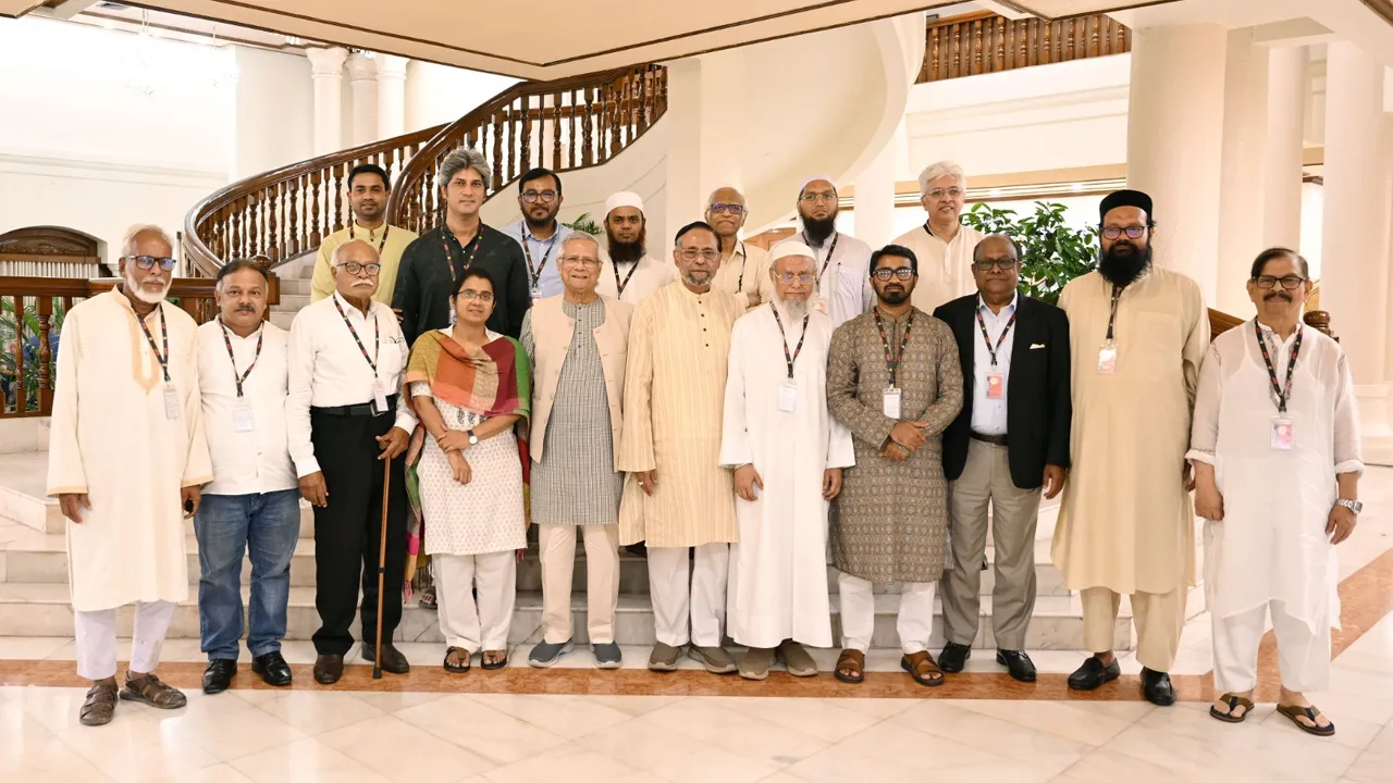প্রধান উপদেষ্টার সাথে ৭ রাজনৈতিক দলের বৈঠক