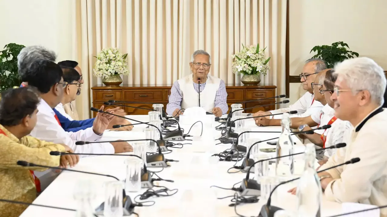 দুই দফায় রাজনৈতিক নেতাদের সাথে প্রধান উপদেষ্টার বৈঠক
