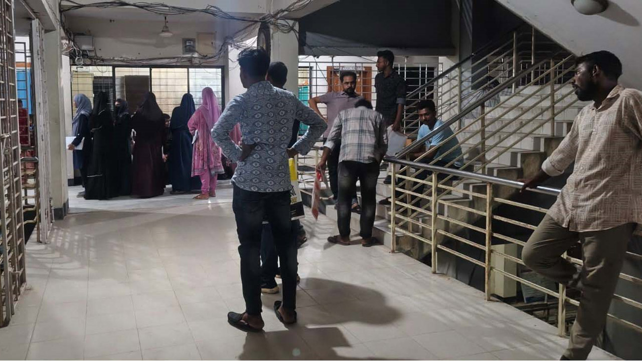 কয়রায় ফ্যামিলি কার্ড শুমারি কর্মী নিয়োগ পরীক্ষায় অনিয়মের অভিযোগ
