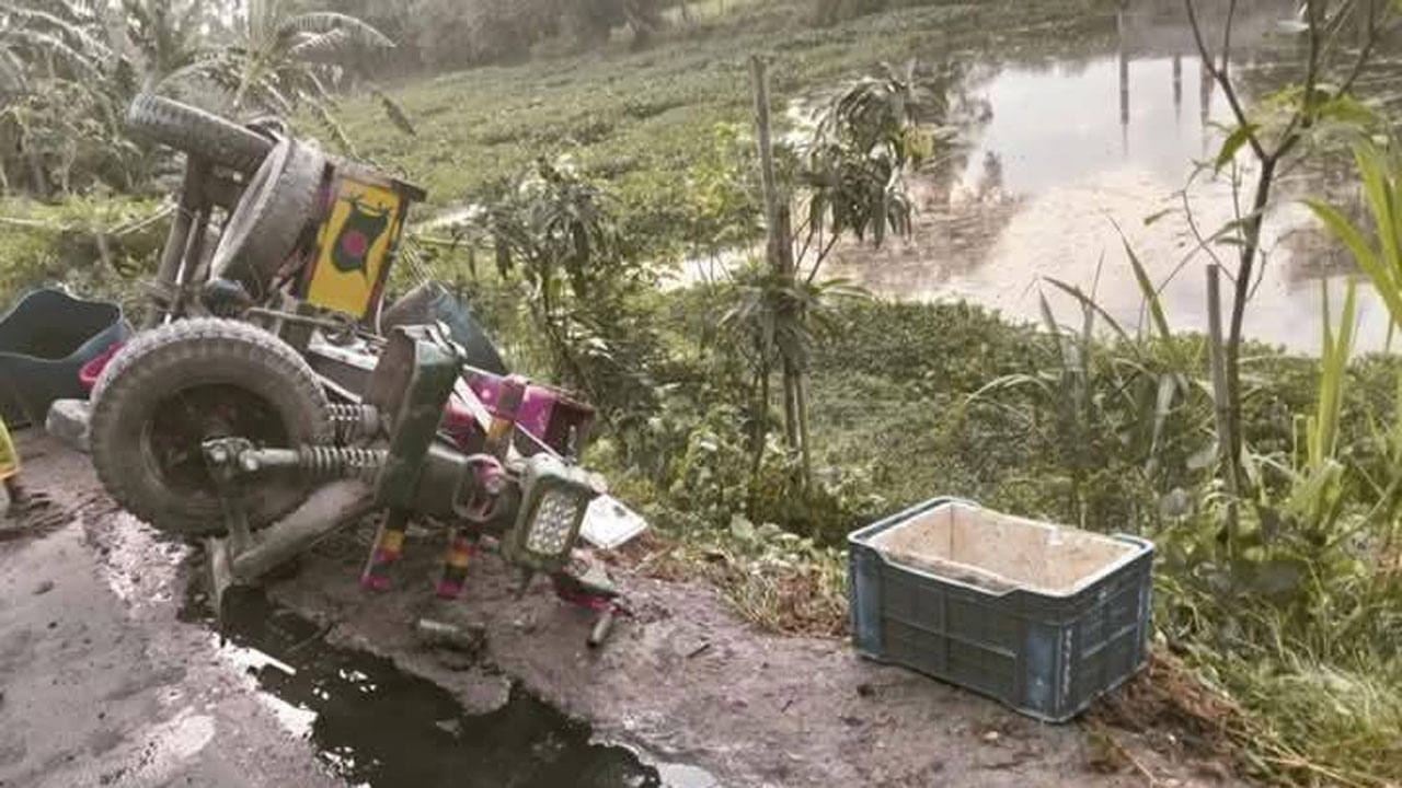 দুর্ঘটনাকবলিত নছিমনটি