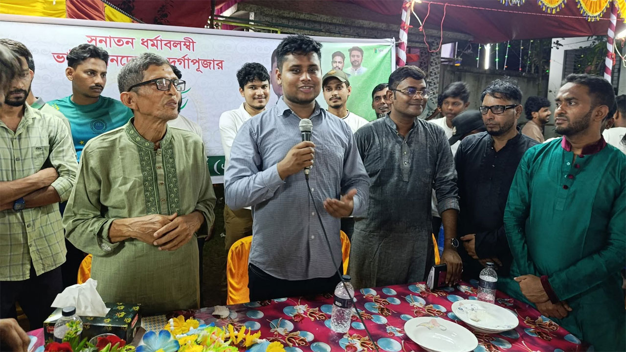 দেবিদ্বারে পূজামণ্ডপ পরিদর্শনে হাসনাত আবদুল্লাহ
