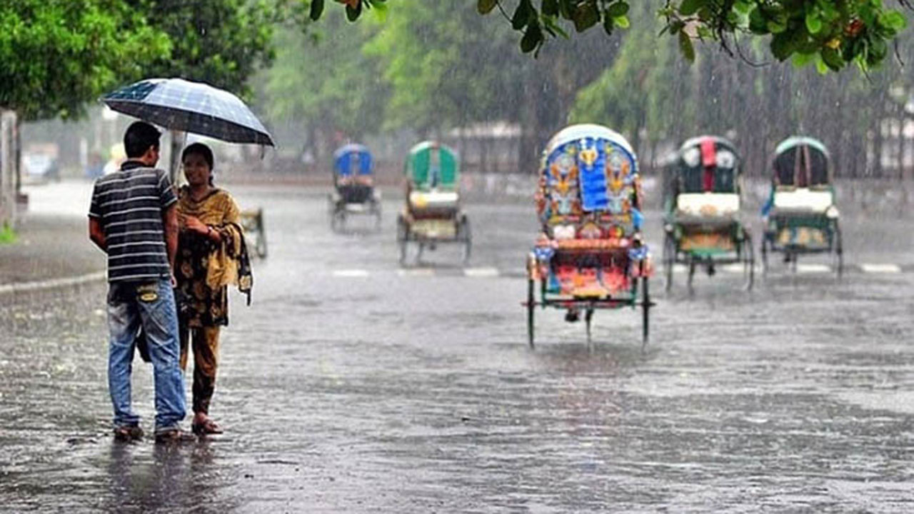রাতভরের বৃষ্টিতে ঢাকার বাতাসে উন্নতি