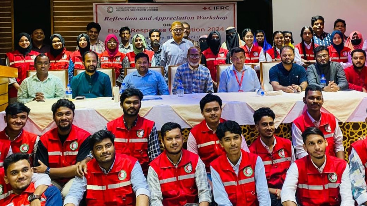 ফেনীতে বন্যা পরবর্তী ৭৭৭ পরিবার পুনর্বাসনে রেড ক্রিসেন্ট