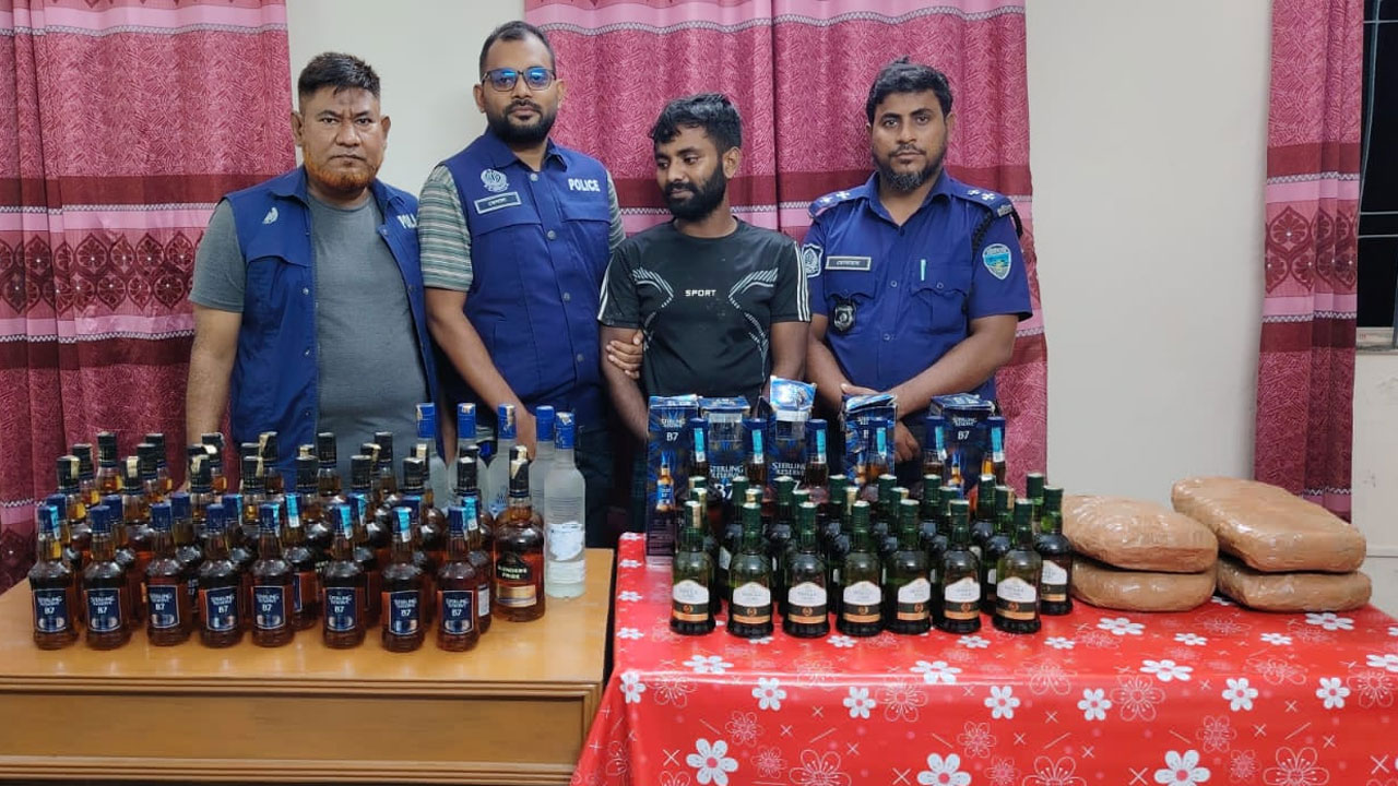 বিপুল পরিমাণ মাদকসহ যুবক গ্রেফতার