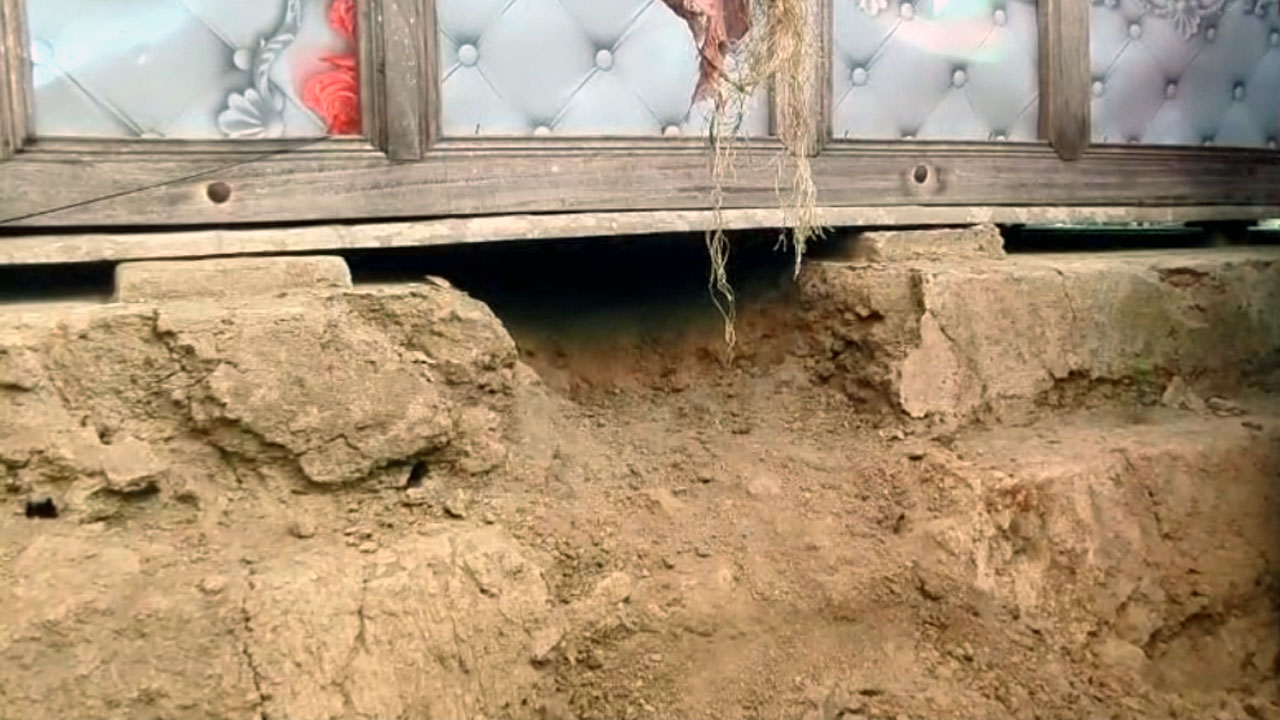 পটুয়াখালীতে সিঁধ কেটে অটোচালককে হত্যা