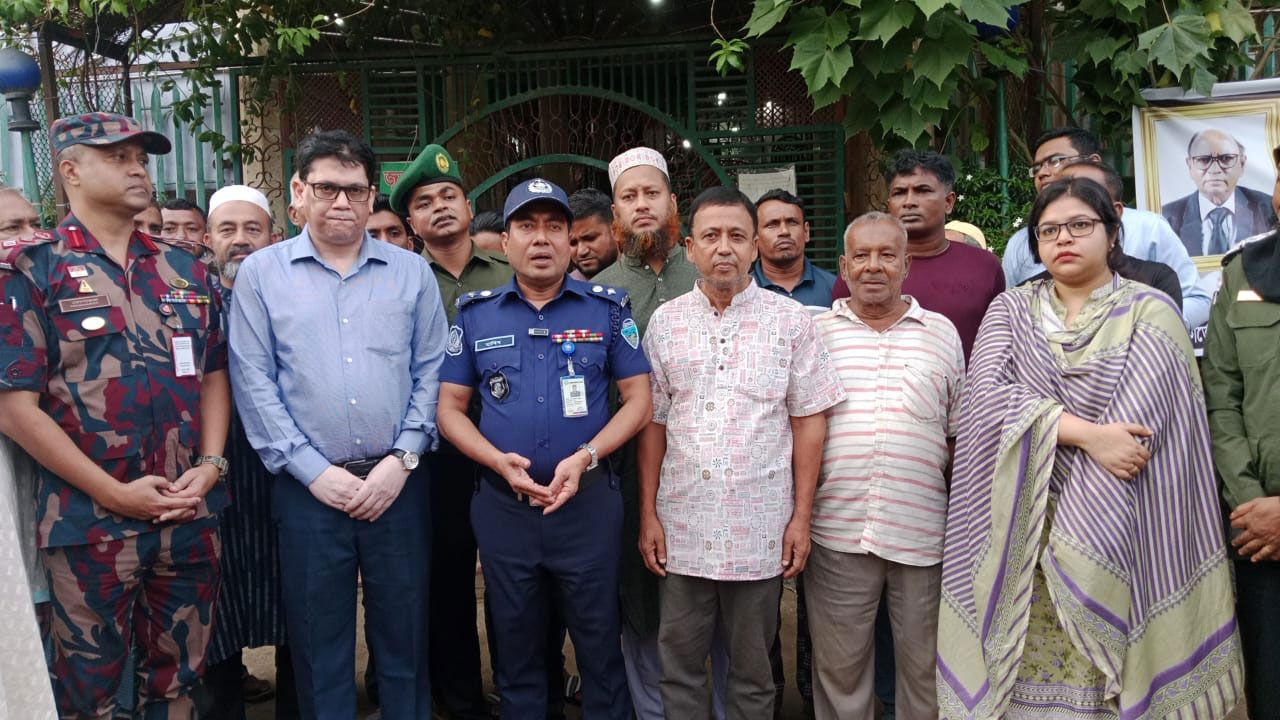 পূজামণ্ডপে প্রস্তুতি তদারকিতে প্রশাসনের পরিদর্শন অভিযান