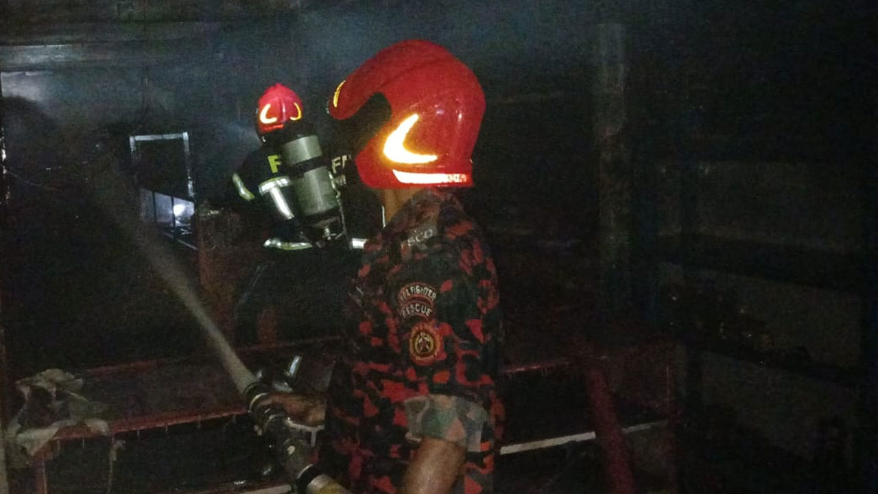 ঘাটাইলে আগুনে ক্ষতিগ্রস্ত ওয়ার্কশপ