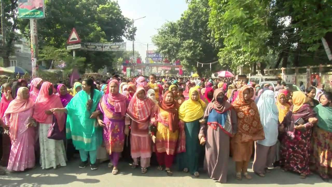 রংপুর-৩ আসনে ঘোষিত বিএনপি প্রার্থীর মনোনয়ন বাতিলের দাবিতে বিক্ষোভ করেন মনোনয়ন প্রত্যাশীর সমর্থকরা