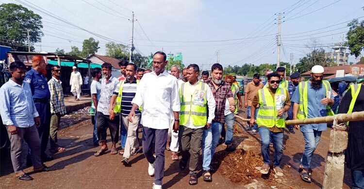 কোরবানির বর্জ্য অপসারণে মাঠে নামলেন প্রাণিসম্পদ প্রতিমন্ত্রী