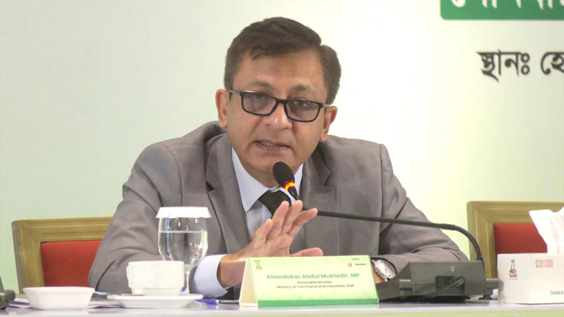 শিল্প, বাণিজ্য এবং বস্ত্র ও পাটমন্ত্রী খন্দকার আব্দুল মুক্তাদির