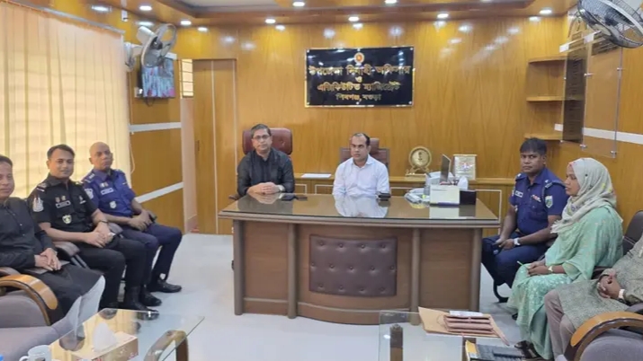 বগুড়ার শিবগঞ্জ উপজেলা নির্বাহী কর্মকর্তার কার্যালয়ে বৈঠকে প্রতিমন্ত্রী মীর শাহে আলম