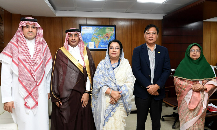 বিমানমন্ত্রী আফরোজা খানমের সাথে সৌদি আরবের রাষ্ট্রদূত আবদুল্লাহ বিন জাফর বিন উবাইয়া সৌজন্য সাক্ষাৎ করেছেন