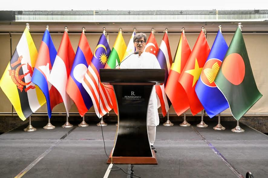 বক্তব্য দেন মৎস্য ও প্রাণিসম্পদ এবং কৃষিমন্ত্রী মোহাম্মদ আমিন উর রশিদ
