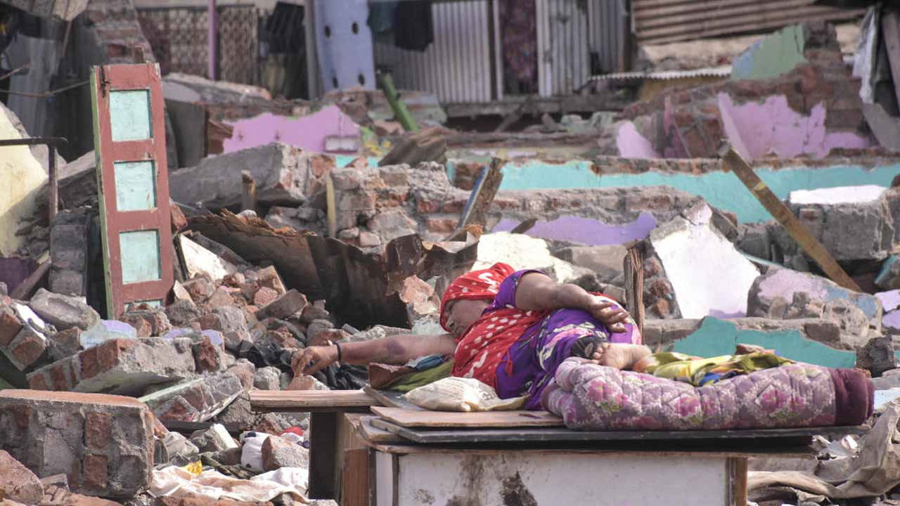 স্থানীয় পৌরসভার নিষেধাজ্ঞা উপেক্ষা করে এই ধ্বংসযজ্ঞ চালানো হয়