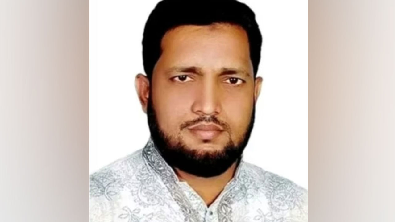 মোশাররফ হোসেন মানিক।