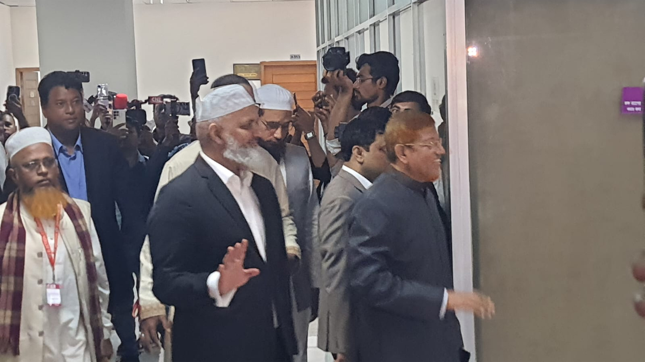 ইসিতে ১১ দলীয় ঐক্য জোটের প্রতিনিধিরা