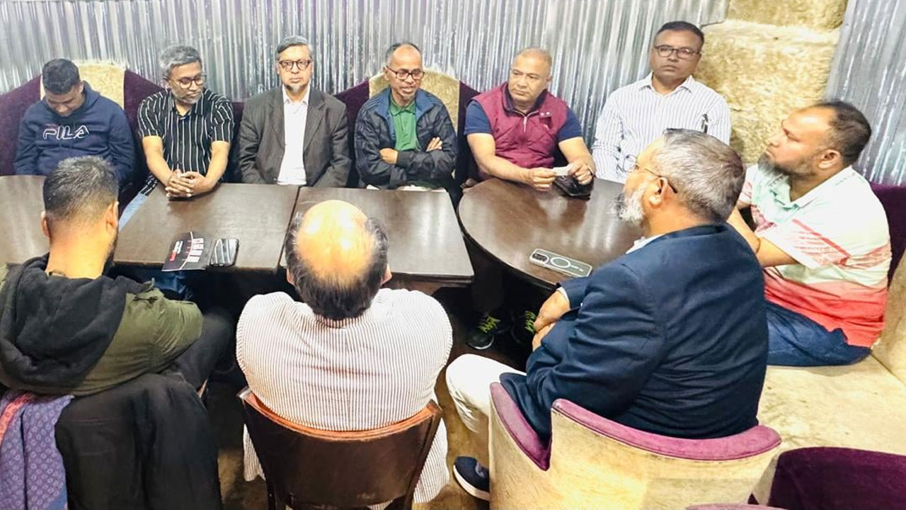 প্যারিসে সাংবাদিক অলিউল্লাহ নোমান