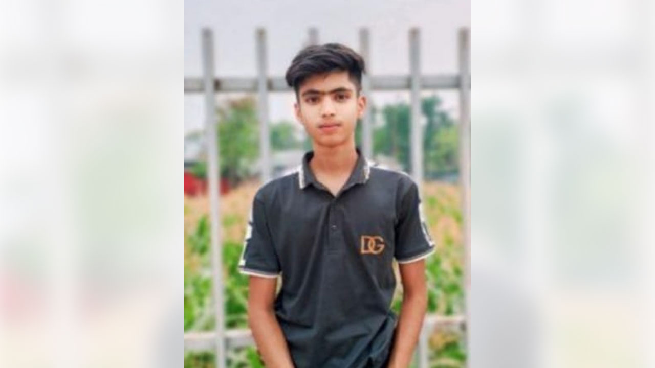সেলিম হোসেন (১৬)
