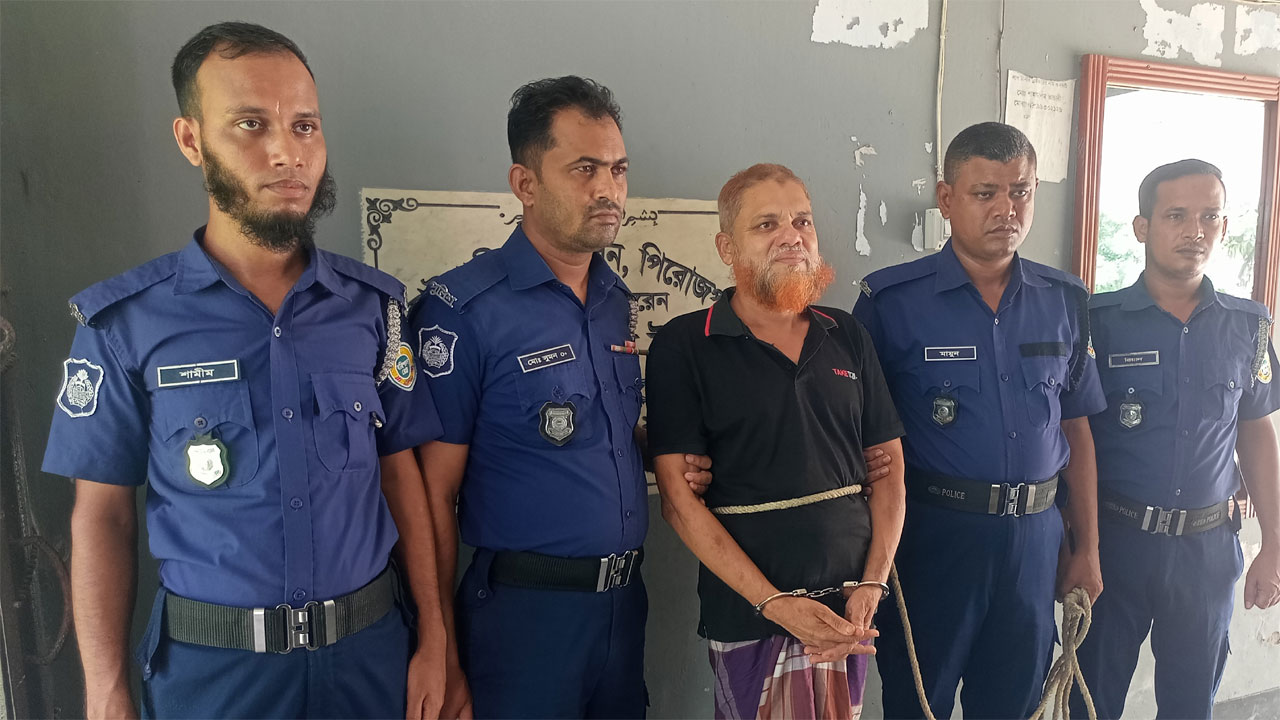 গ্রেফতার স্বেচ্ছাসেবক লীগ নেতা আজমল হোসেন সরদার (৫৫)
