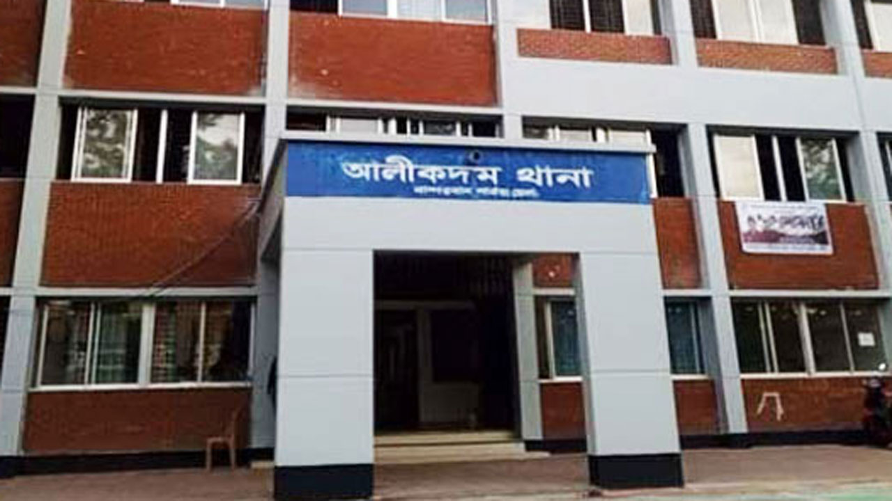 আলীকদমে প্যারালাইজড বৃদ্ধা হত্যার রহস্য উদ্ঘাটন