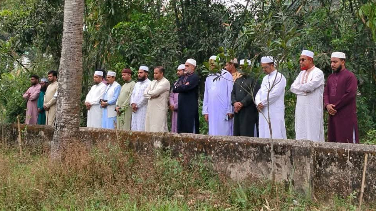 ঈদের দিন চৌদ্দগ্রামে শহীদদের কবর জিয়ারত করেন জামায়াত নেতারা
