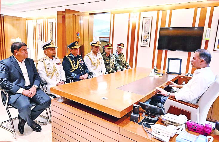 নবনিযুক্ত ও বিদায়ী নৌবাহিনী প্রধানসহ বিমানবাহিনী প্রধান ও সেনাবাহিনীর উর্ধ্বতন কর্মকর্তারা প্রধানমন্ত্রীর সাথে সাক্ষাৎ করেন  : আইএসপিআর