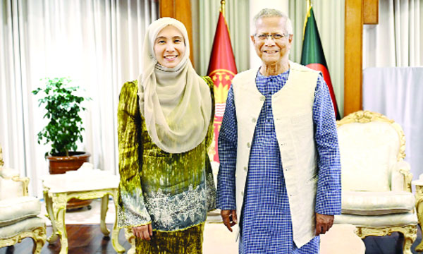প্রধান উপদেষ্টা প্রফেসর মুহাম্মদ ইউনূসের সাথে মালয়েশিয়ার প্রধানমন্ত্রী আনোয়ার ইব্রাহীমের কন্যা এবং পিপলস জাস্টিস পার্টির ভাইস প্রেসিডেন্ট নুরুল ইজ্জাহ আনোয়ার সাক্ষাৎ করেন : পিআইডি