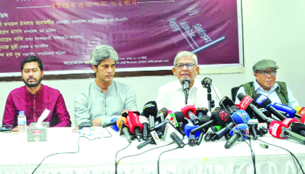 সাংবাদিক ও কথাসাহিত্যিক এহসান মাহমুদের বইয়ের প্রকাশনা উৎসবে মির্জা ফখরুল ইসলামসহ অতিথিরা : নয়া দিগন্ত