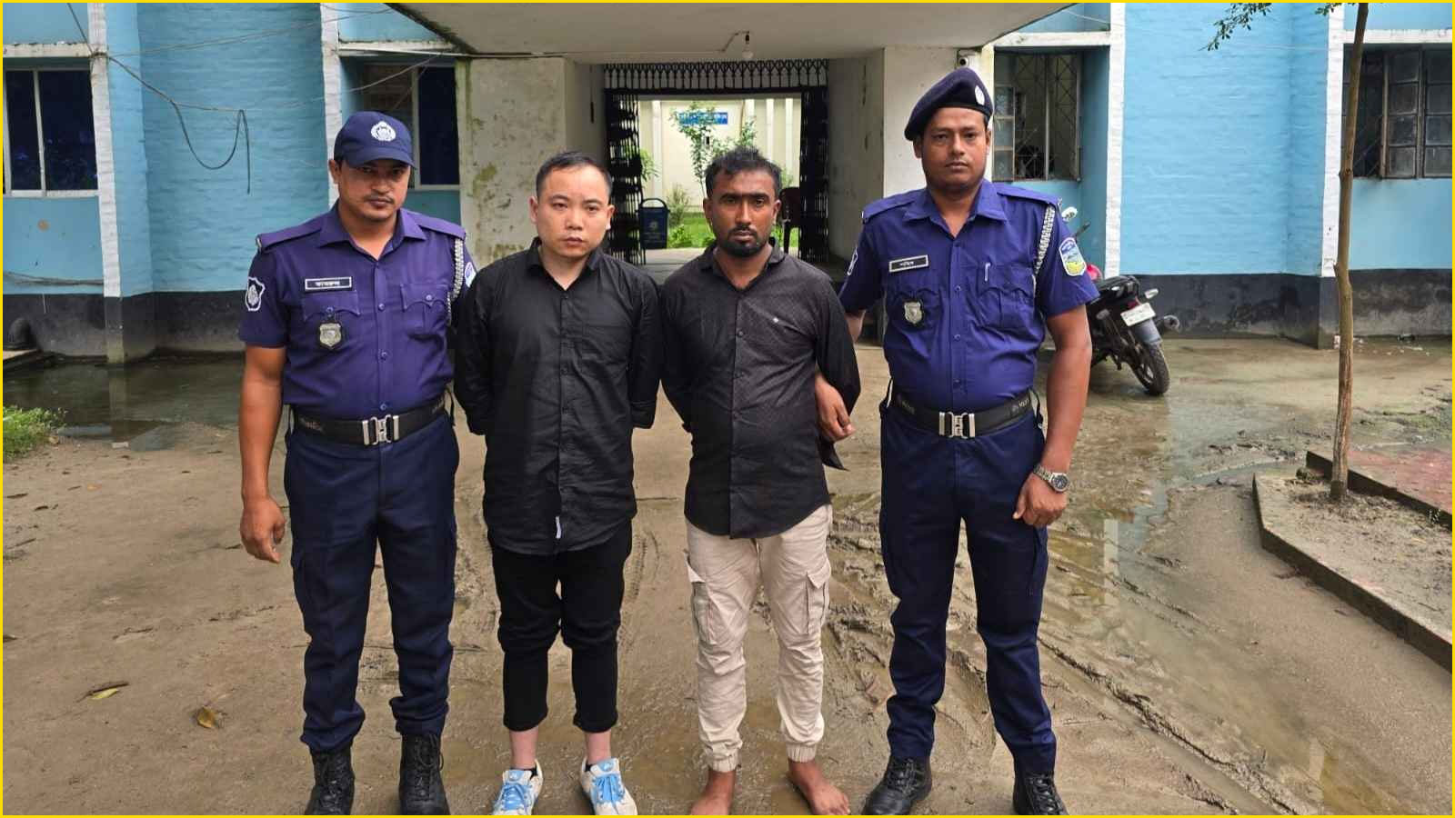 ৩ কিশোরীকে পাচারকালে চীনা নাগরিকসহ আটক ২