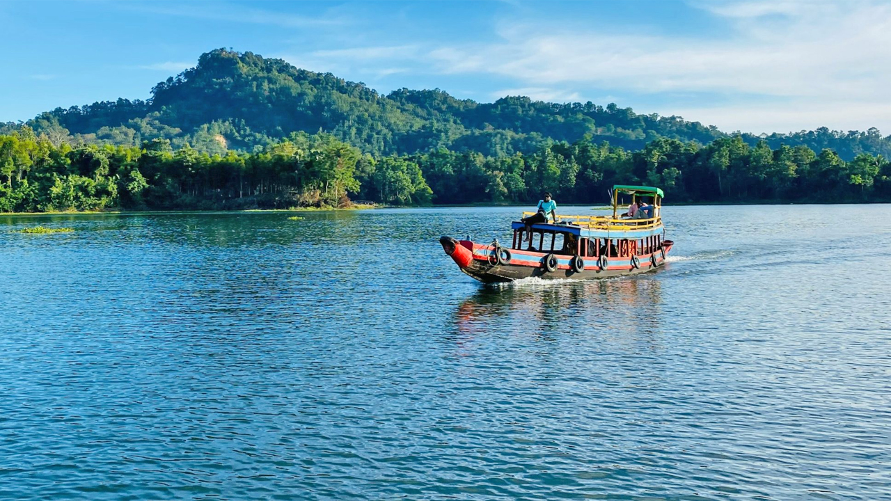 রাঙ্গামাটির কাপ্তাই হ্রদ