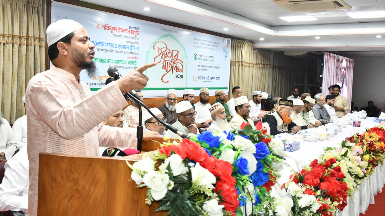 বক্তব্য দিচ্ছেন ঢাকা মহানগরী দক্ষিণের সেক্রেটারি ড. শফিকুল ইসলাম মাসুদ