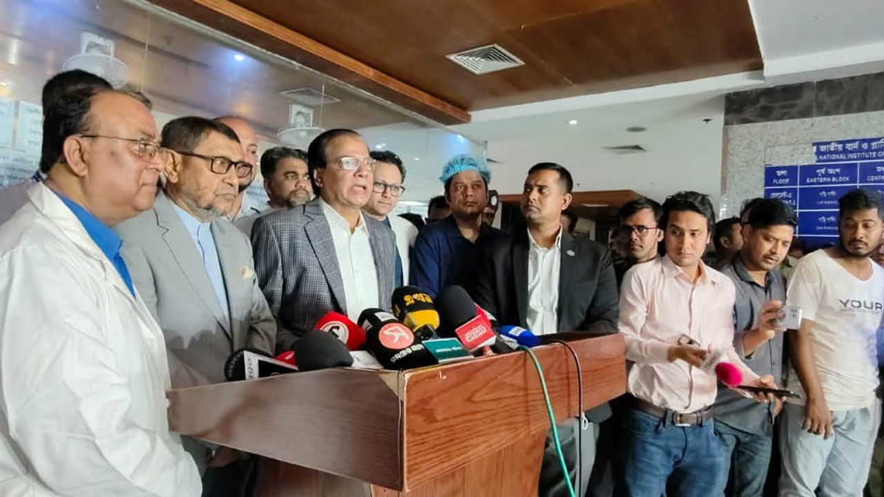 চট্টগ্রাম ও কুমিল্লায় দগ্ধদের দেখতে জাতীয় বার্নে দুই মন্ত্রী