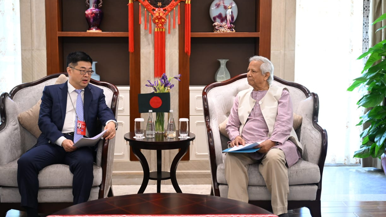 চেন হুয়াইইউ ও ড. মুহাম্মদ ইউনূস