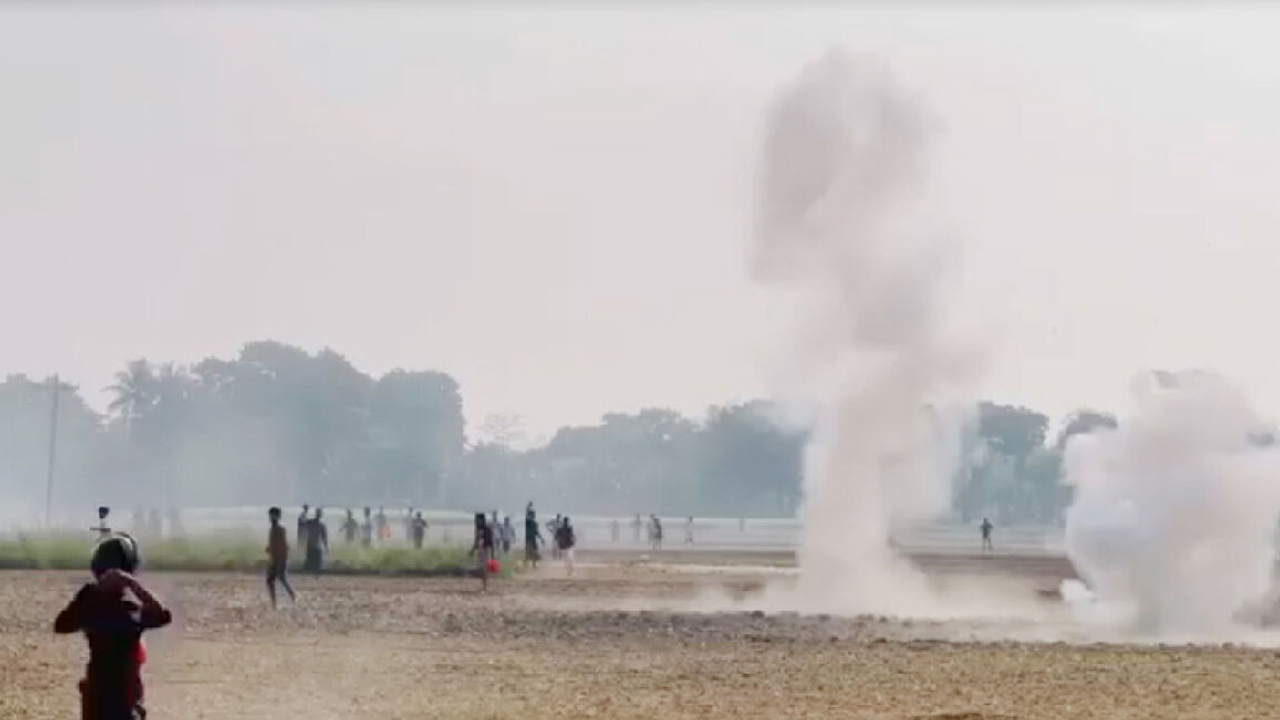 শরীয়তপুরের জাজিরায় দু’পক্ষে সংঘর্ষে ব্যাপক বোমাবাজি হয়