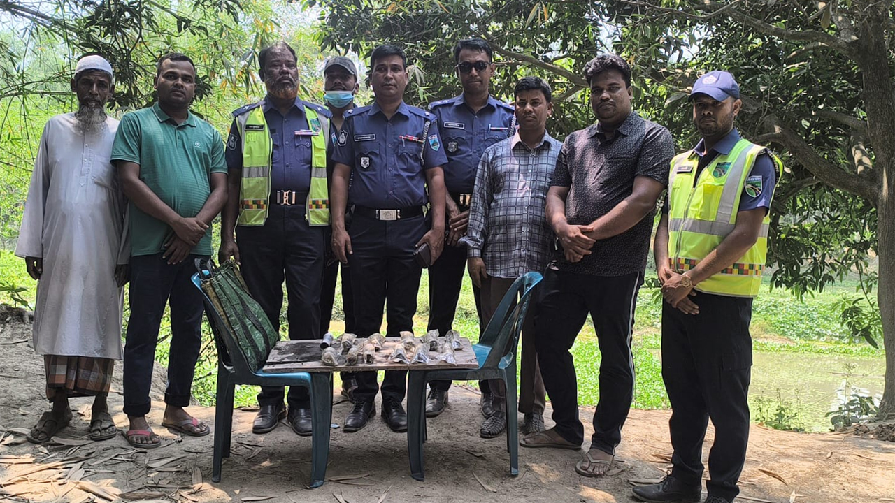 উদ্ধার হওয়া ১২টি টিয়ারসেল