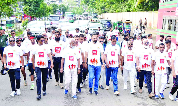 যুব ও ক্রীড়া প্রতিমন্ত্রী মো: আমিনুল হক গতকাল রাজধানীর মতিঝিলে ‘ঢাকা হেরিটেজ রান’ আয়োজিত র‌্যালিতে অংশ নেন   : নয়া দিগন্ত